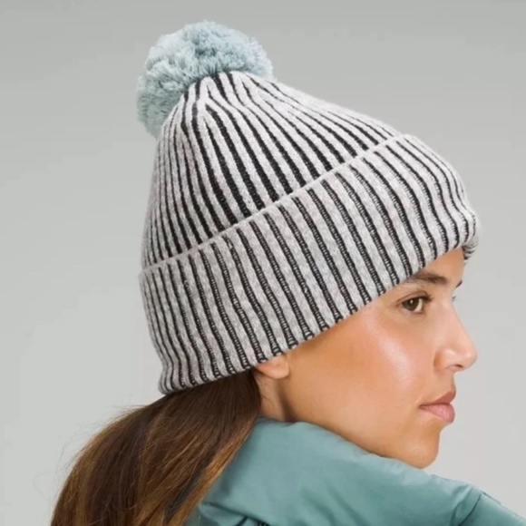 NWT Lululemon Textured Fleece Lined Knit Beanie - Picture 2 of 8